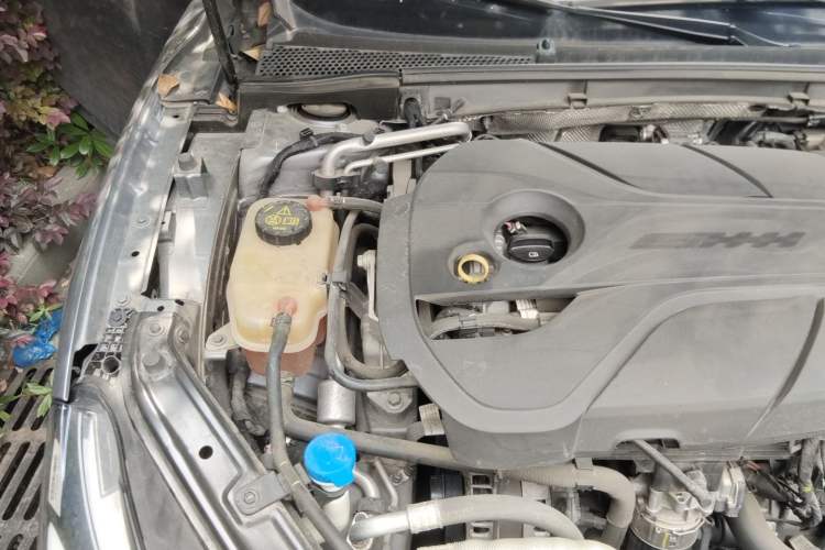 Used MG 7 2023 2.0T Automatic Hunter Luxury Edition Engine Bay Right