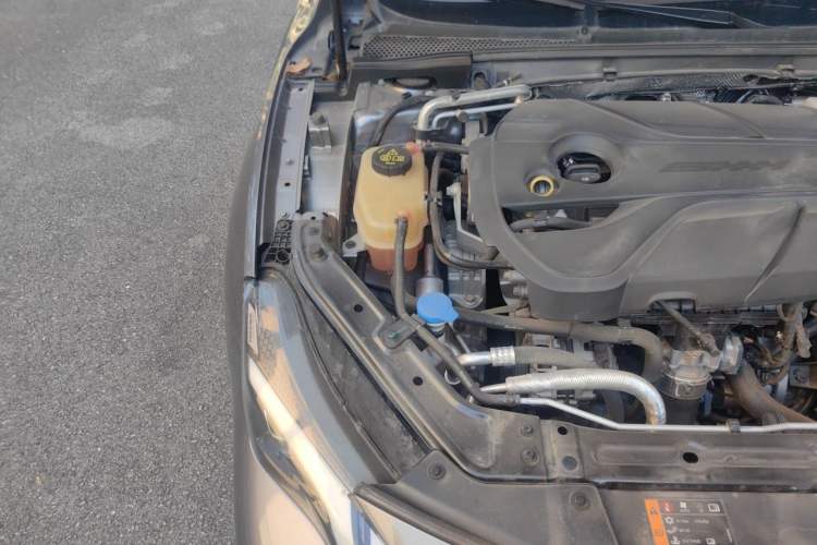Used MG 7 2023 2.0T Automatic Hunter Luxury Edition Engine Bay Right
