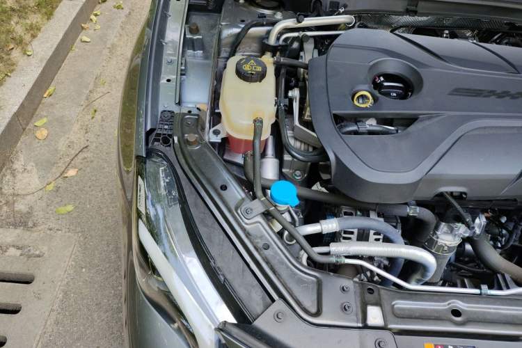 Used MG 7 2023 2.0T Automatic Hunter Luxury Edition Engine Bay Right