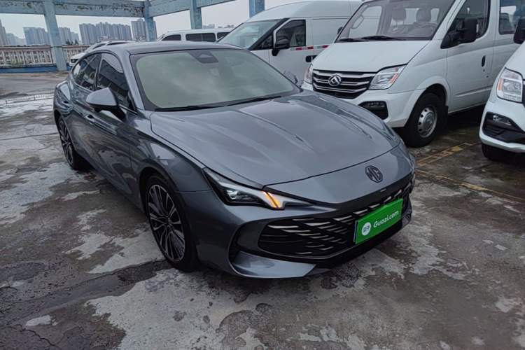 Used MG 7 2023 1.5T DCT Elegant & Graceful Edition Front Right 45 Deg