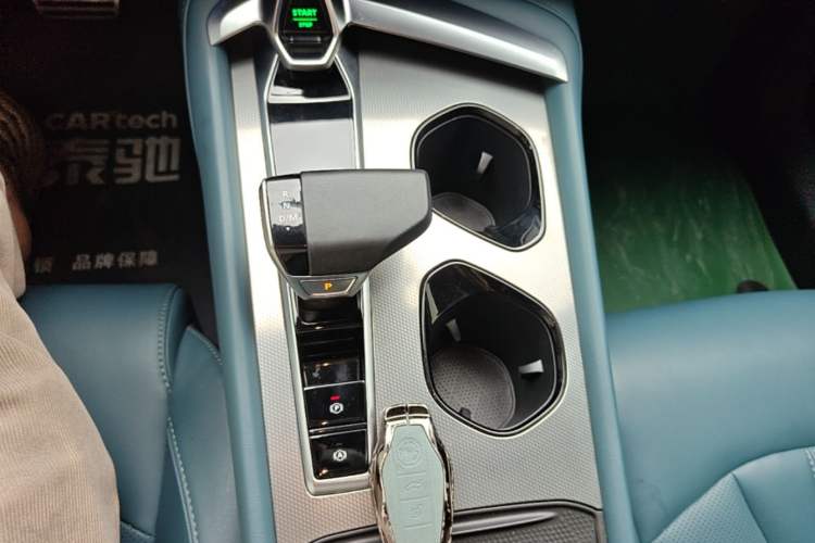 Used MG 7 2023 2.0T Automatic Hunter Luxury Edition Gear Lever