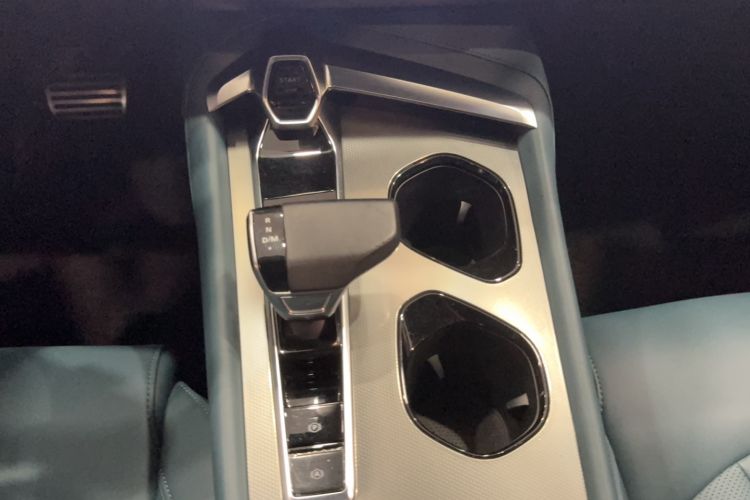 Used MG 7 2023 2.0T Automatic Hunter Luxury Edition Gear Lever