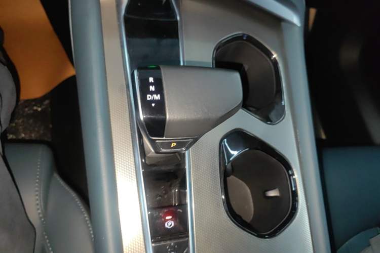 Used MG 7 2023 1.5T DCT Luxurious Supreme Edition Gear Lever