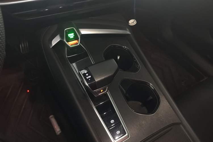Used MG 7 2023 2.0T Automatic Hunter Luxury Edition Gear Lever