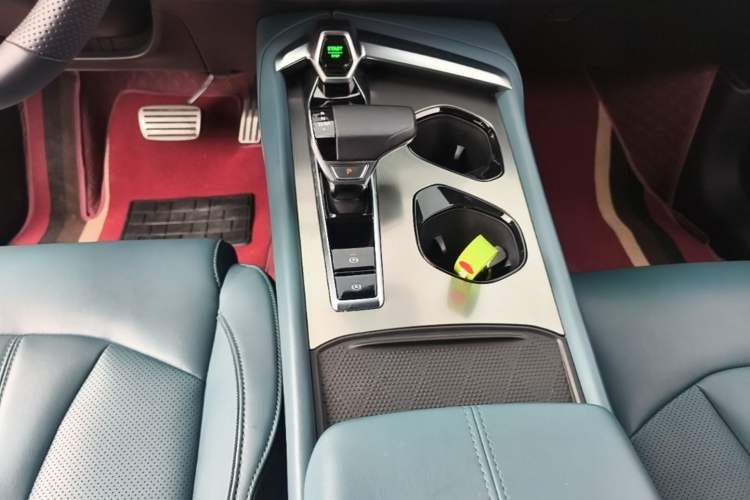 Used MG 7 2023 1.5T DCT Luxurious Supreme Edition Gear Lever