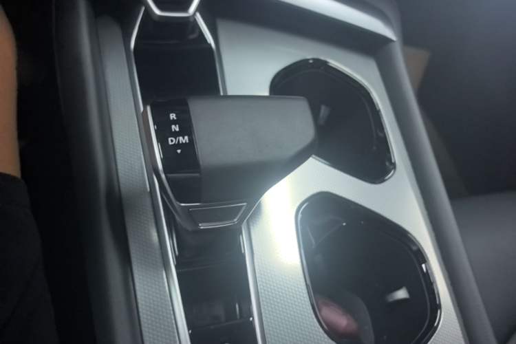 Used MG 7 2023 1.5T DCT Supreme Comfort Edition Gear Lever