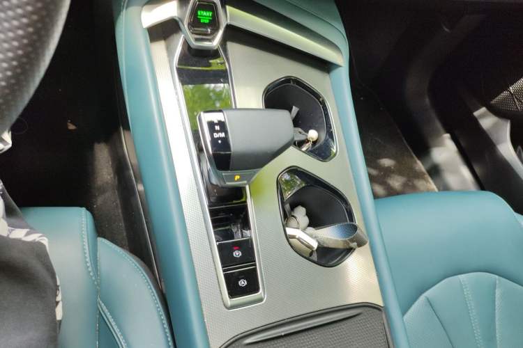 Used MG 7 2023 2.0T Automatic Hunter Luxury Edition Gear Lever