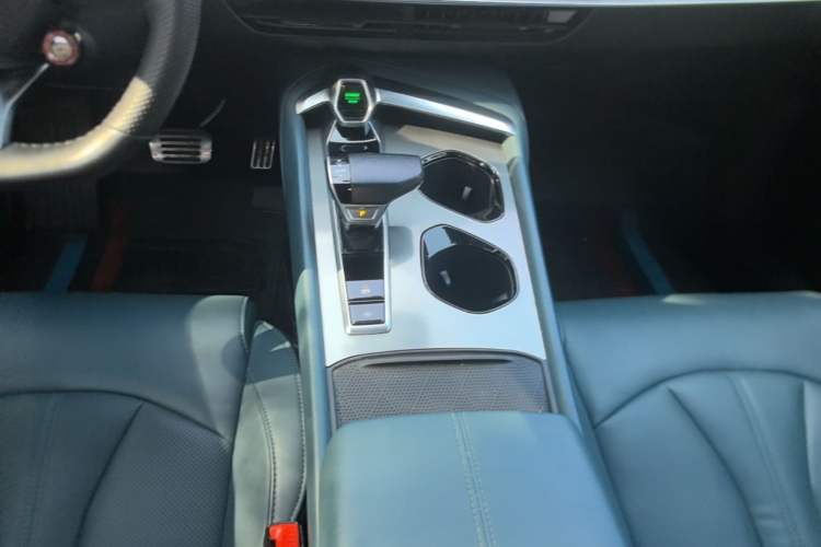 Used MG 7 2023 2.0T Automatic Hunter Luxury Edition Gear Lever