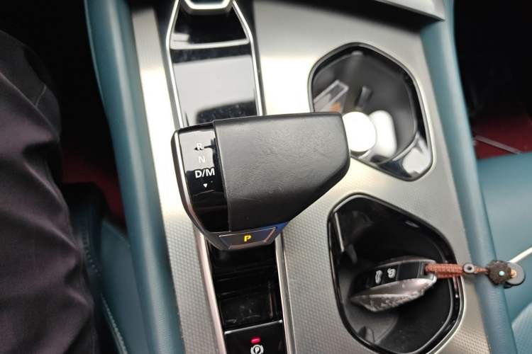 Used MG 7 2023 2.0T Automatic Hunter Luxury Edition Gear Lever