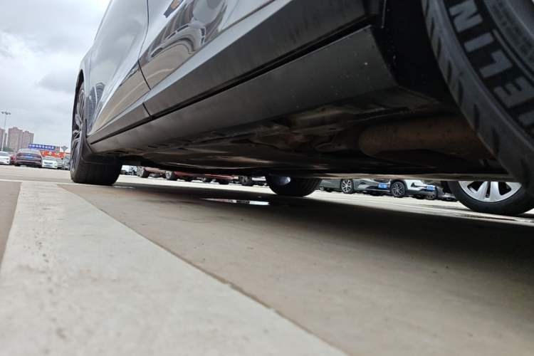 Used MG 7 2023 2.0T Automatic Hunter Luxury Edition Left Side Sill
