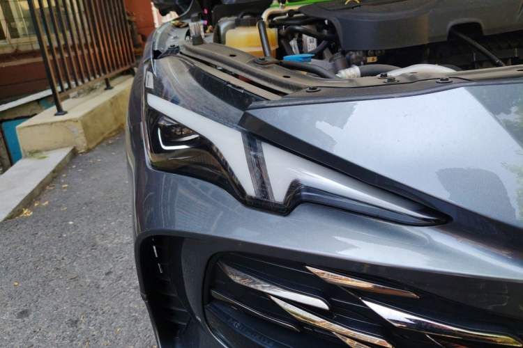 Used MG 7 2023 2.0T Automatic Trophy+ Ignition Glory Edition Right Front Headlight