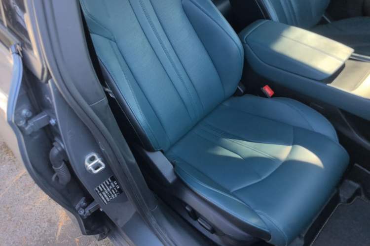 Used MG 7 2023 2.0T Automatic Hunter Luxury Edition Right Front Seat