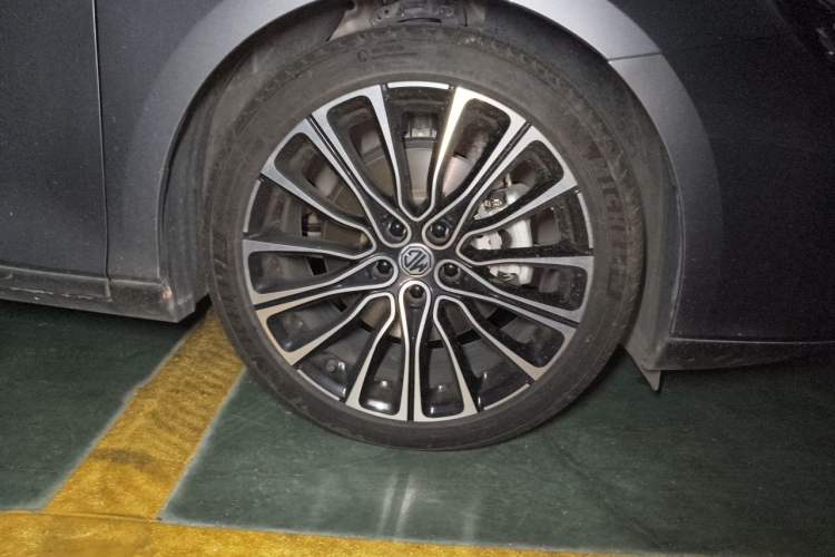 Used MG 7 2023 2.0T Automatic Hunter Luxury Edition Right Front Wheel Hub