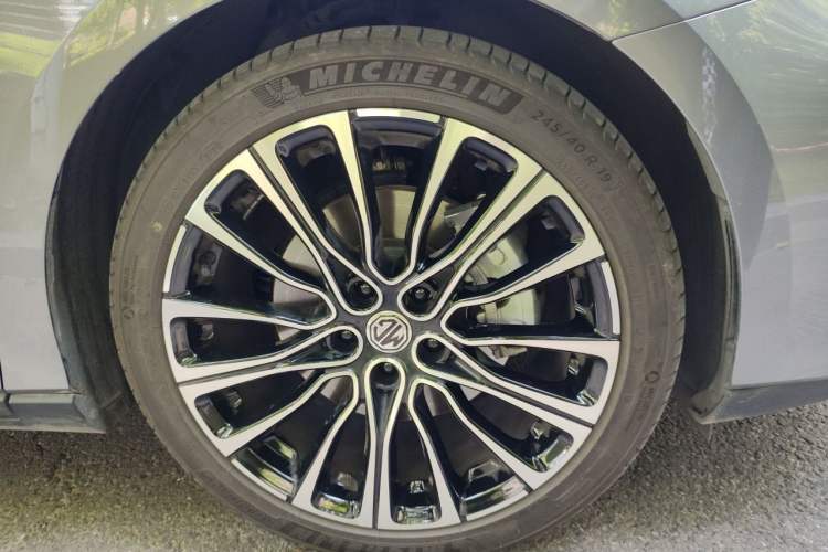 Used MG 7 2023 2.0T Automatic Hunter Luxury Edition Right Front Wheel Hub