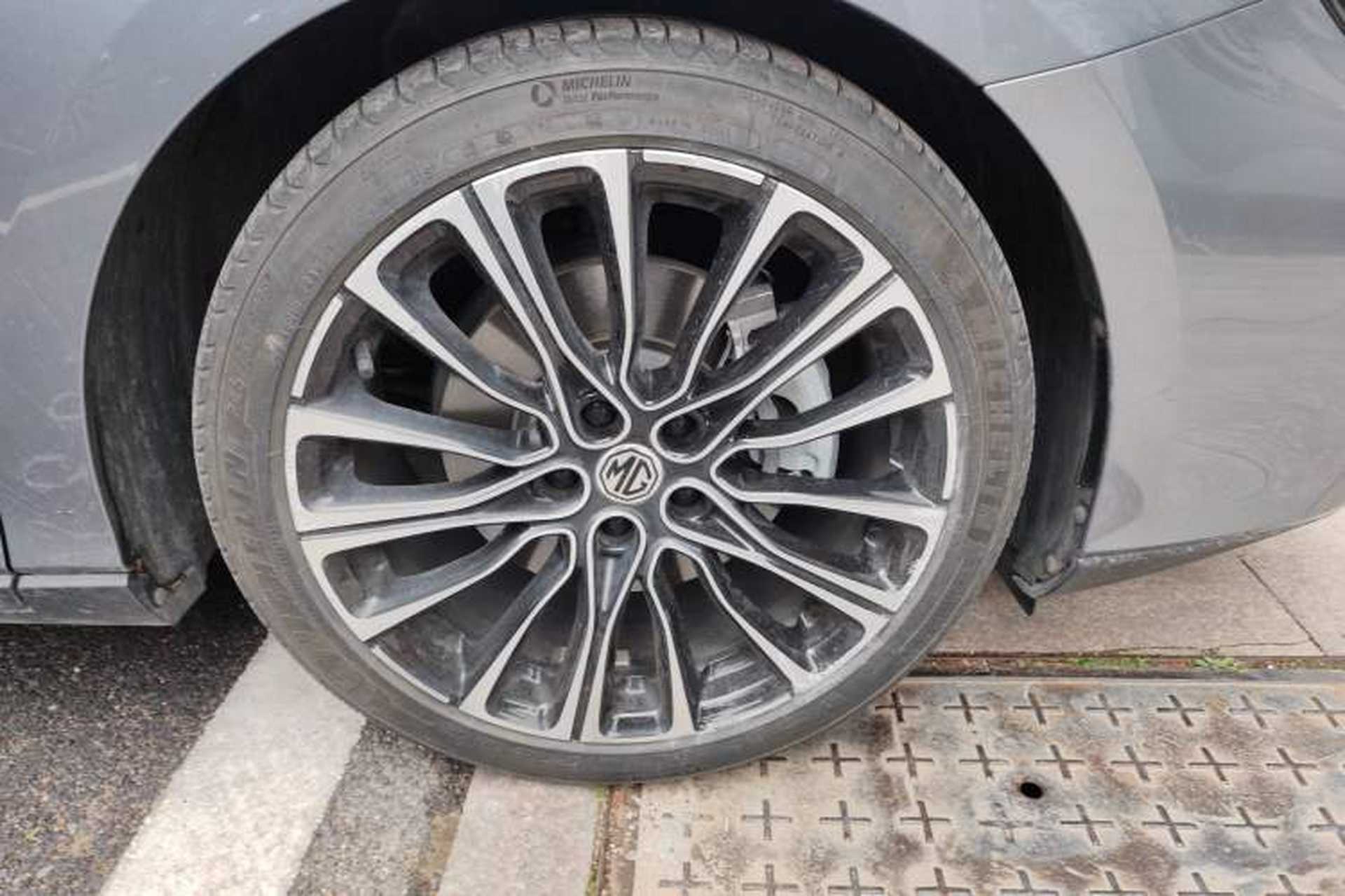 Used MG 7 2023 2.0T Automatic Hunter Luxury Edition Right Front Wheel Hub