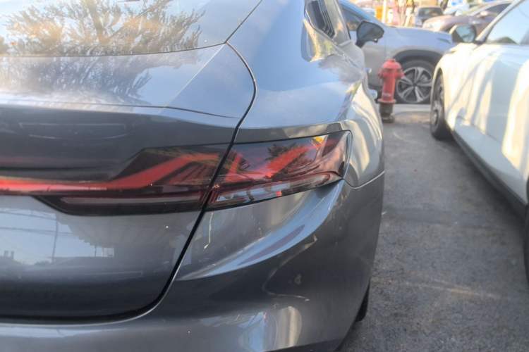 Used MG 7 2023 2.0T Automatic Hunter Luxury Edition Right Rear Taillight