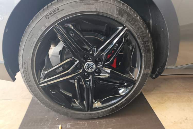 Used MG 7 2023 2.0T Automatic Trophy+ Ignition Glory Edition Right Rear Wheel Hub