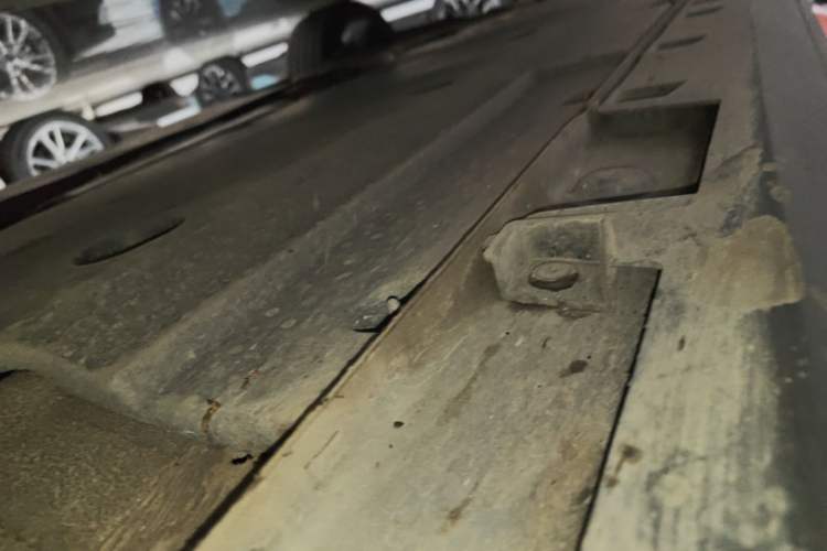 Used MG 7 2023 2.0T Automatic Hunter Luxury Edition Right Side Sill