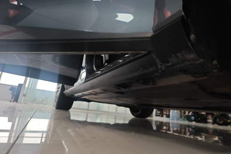 Used MG 7 2023 2.0T Automatic Hunter Luxury Edition Right Side Sill
