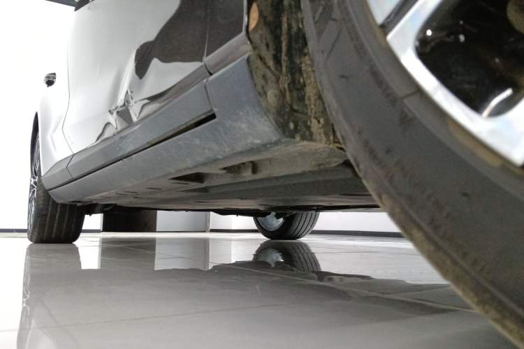 Used MG 7 2023 2.0T Automatic Hunter Luxury Edition Right Side Sill