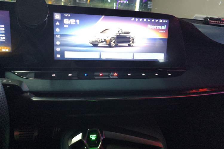 Used MG 7 2023 2.0T Automatic Hunter Luxury Edition Audio And AC Panel