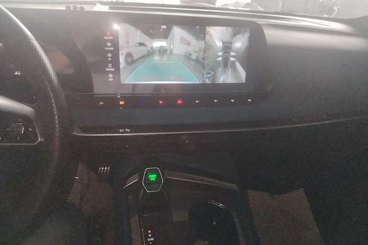 Used MG 7 2023 2.0T Automatic Hunter Luxury Edition Audio And AC Panel