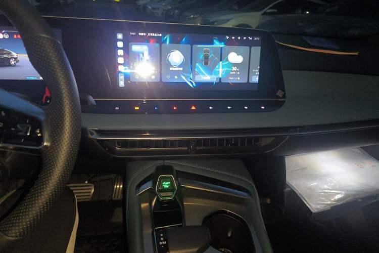 Used MG 7 2023 2.0T Automatic Hunter Luxury Edition Audio And AC Panel