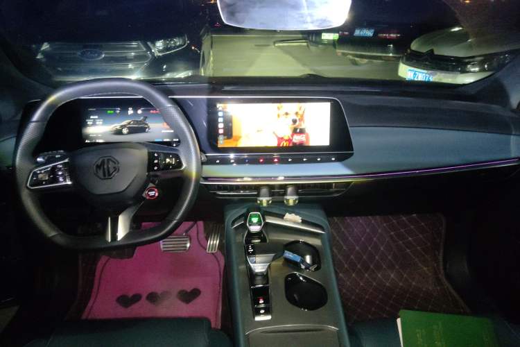 Used MG 7 2023 2.0T Automatic Hunter Luxury Edition Audio And AC Panel