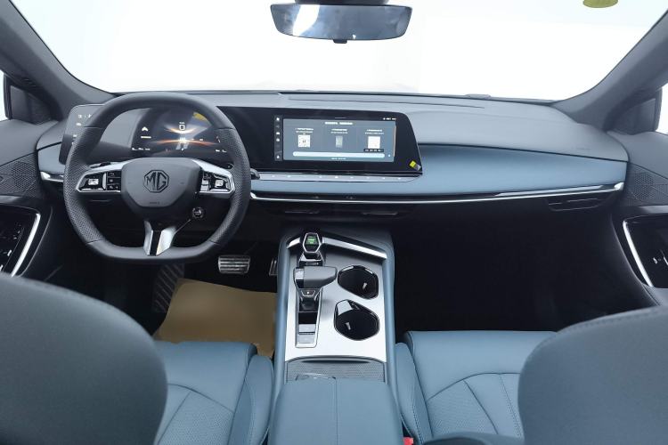 Used MG 7 2023 2.0T Automatic Hunter Luxury Edition Center Console