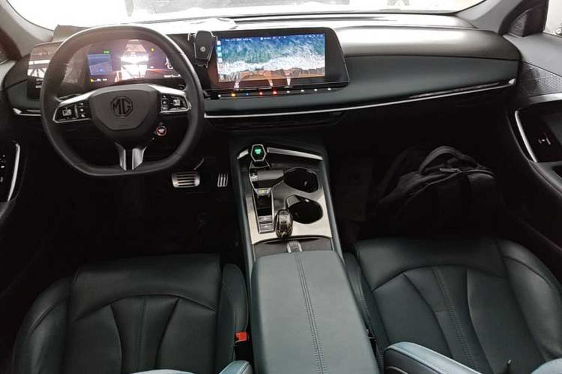 Used MG 7 2023 2.0T Automatic Hunter Luxury Edition Center Console