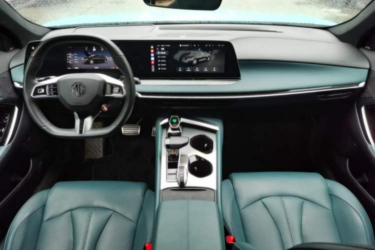 Used MG 7 2023 2.0T Automatic Trophy+ Ignition Glory Edition Center Console