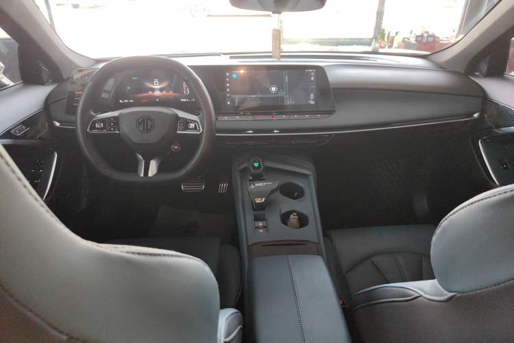 Used MG 7 2023 1.5T DCT Elegant & Graceful Edition Center Console