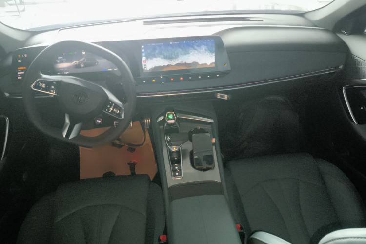 Used MG 7 2023 2.0T Automatic Hunter Luxury Edition Center Console