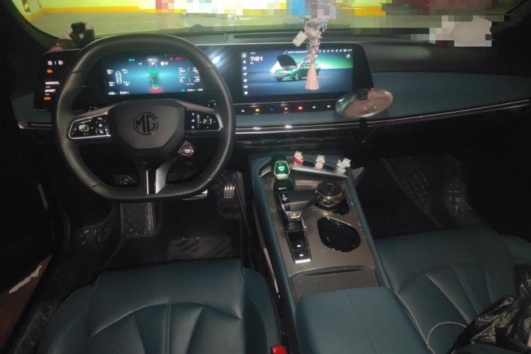 Used MG 7 2023 2.0T Automatic Hunter Luxury Edition Center Console
