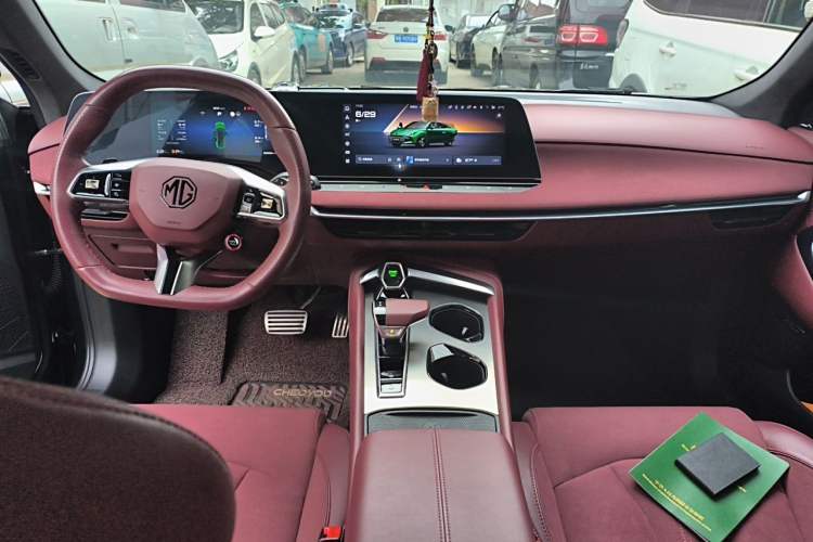 Used MG 7 2023 2.0T Automatic Hunter Luxury Edition Center Console
