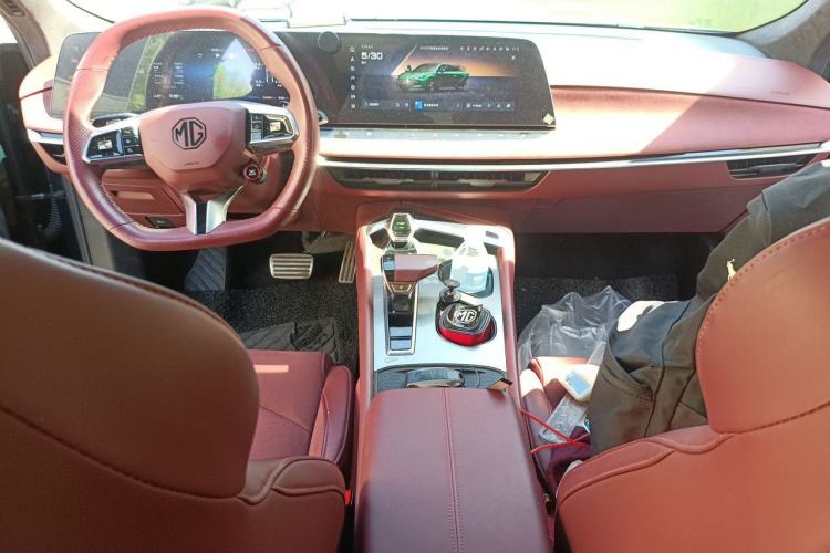 Used MG 7 2023 2.0T Automatic Trophy+ Ignition Glory Edition Center Console