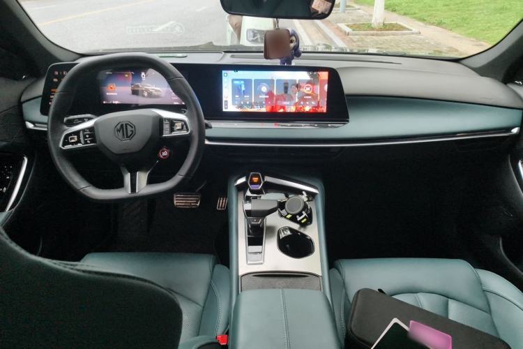 Used MG 7 2023 2.0T Automatic Trophy+ Ignition Glory Edition Center Console