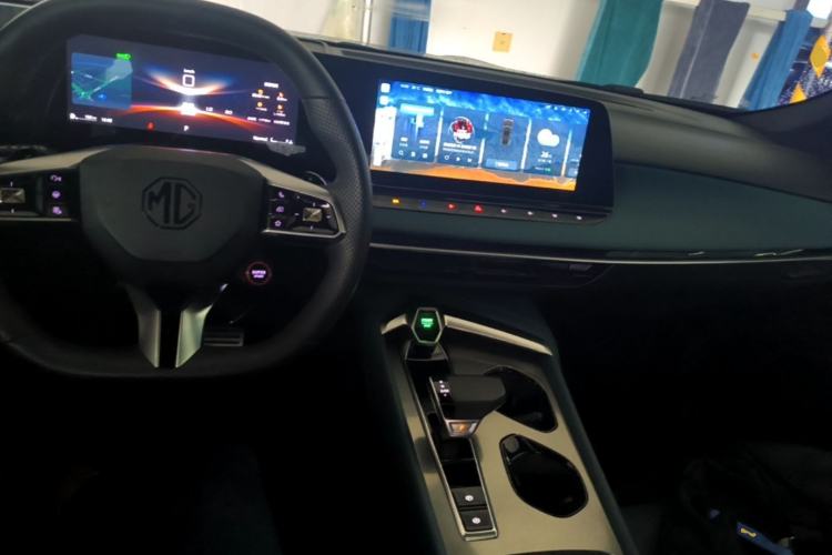 Used MG 7 2023 1.5T DCT Luxurious Supreme Edition Center Console