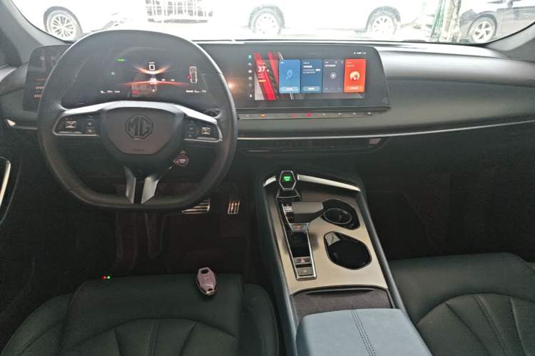 Used MG 7 2023 1.5T DCT Luxurious Supreme Edition Center Console