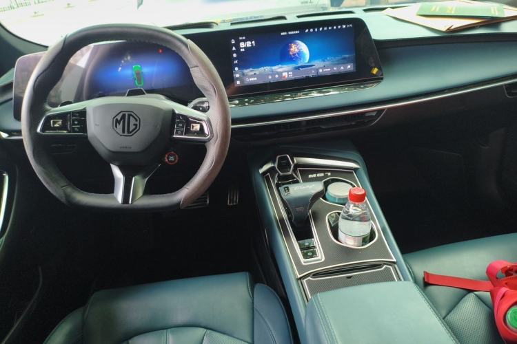 Used MG 7 2023 2.0T Automatic Trophy+ Ignition Glory Edition Center Console