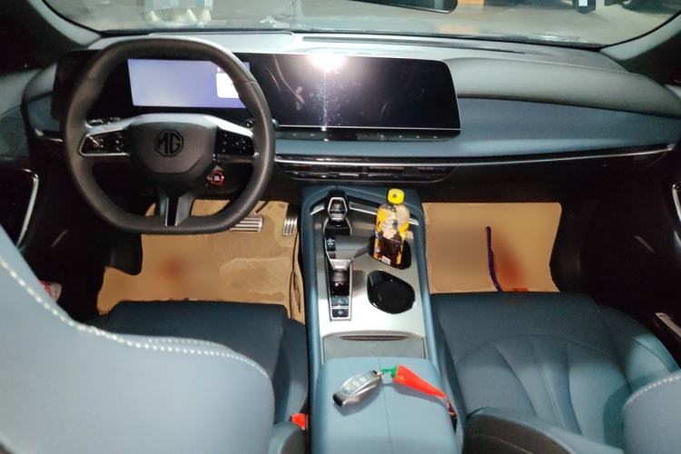 Used MG 7 2023 2.0T Automatic Trophy+ Ignition Glory Edition Center Console