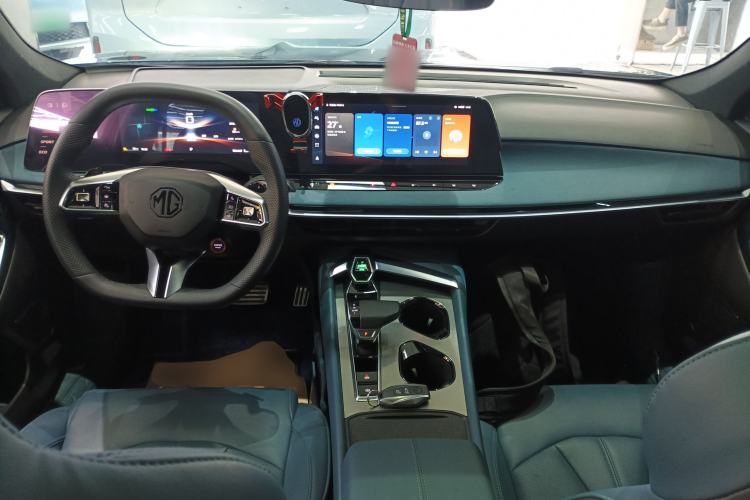 Used MG 7 2023 2.0T Automatic Hunter Luxury Edition Center Console