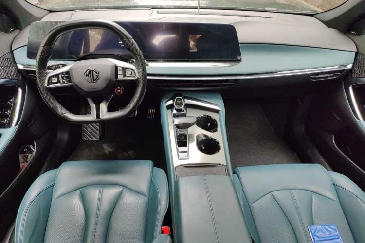 Used MG 7 2023 2.0T Automatic Hunter Luxury Edition Center Console
