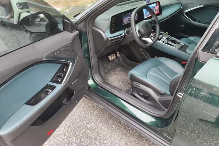 Used MG 7 2023 2.0T Automatic Trophy+ Ignition Glory Edition Driver Seat