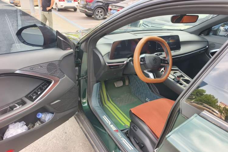 Used MG 7 2023 2.0T Automatic Trophy+ Ignition Glory Edition Driver Seat