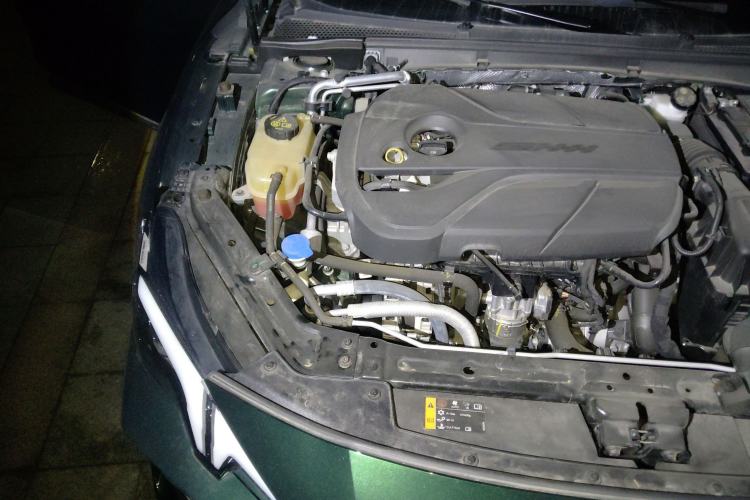 Used MG 7 2023 2.0T Automatic Hunter Luxury Edition Engine Bay Right