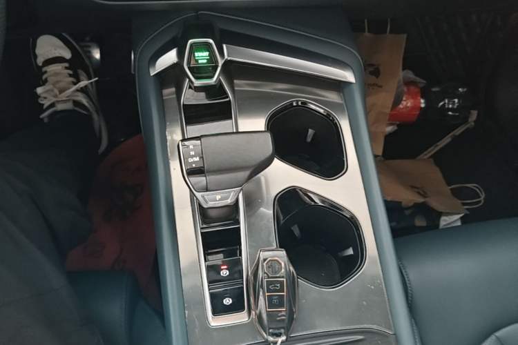 Used MG 7 2023 2.0T Automatic Hunter Luxury Edition Gear Lever