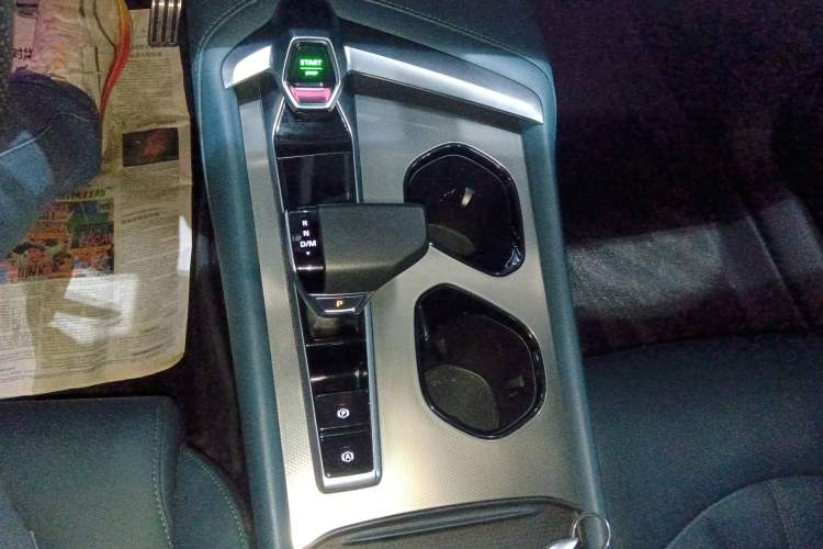 Used MG 7 2023 2.0T Automatic Hunter Luxury Edition Gear Lever
