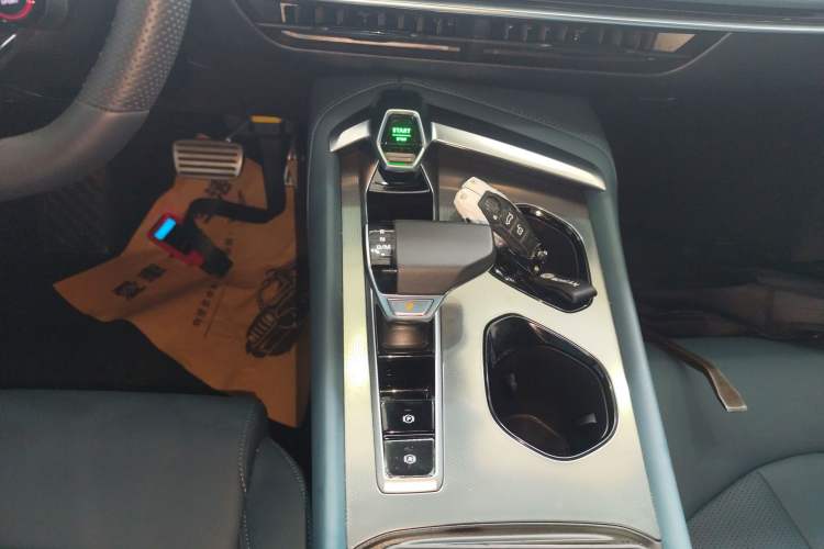Used MG 7 2023 2.0T Automatic Hunter Luxury Edition Gear Lever