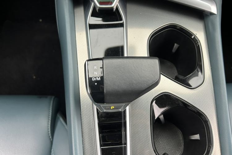 Used MG 7 2023 2.0T Automatic Hunter Luxury Edition Gear Lever